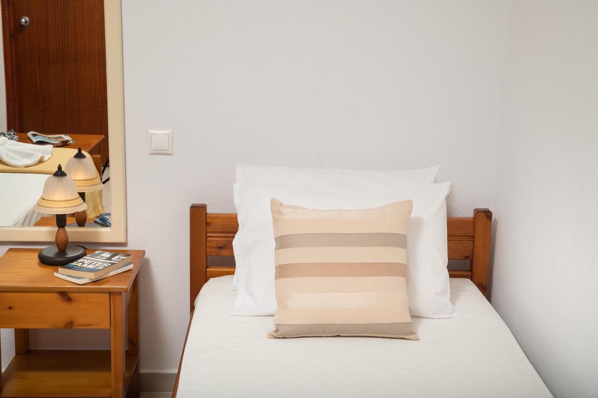 Aphrodite Apartments Kalivai Rum bild